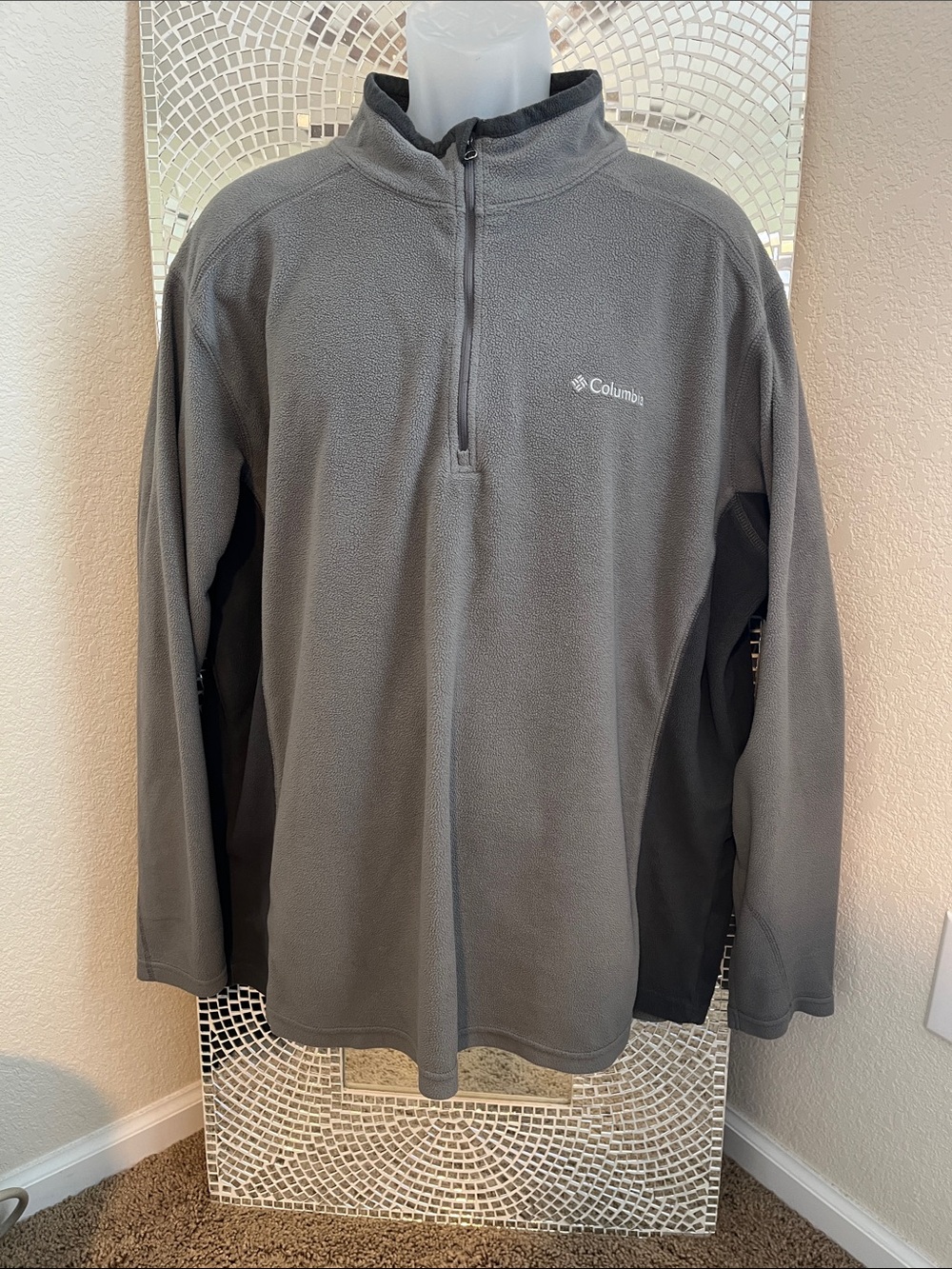 Columbia Gray and Black Quarter-Zip Fleece Pullover